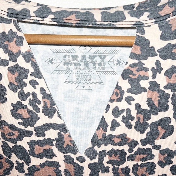 Crazy Train Leopard Print Short Sleeve Keyhole V Neck Top - Picture 7 of 9